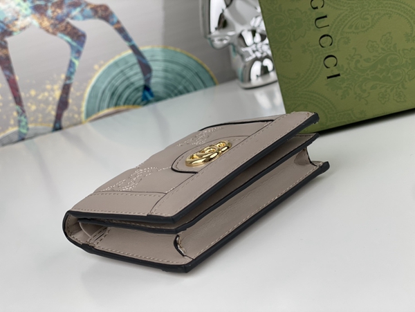 グッチ財布コピー内部構造